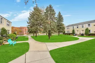 252-15 72nd Ave, Bellerose, NY 11426 - Photo 3