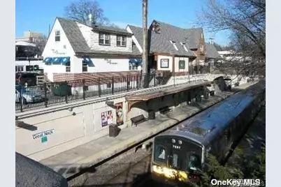 15 Canterbury Road #D6, Great Neck, NY 11021 - Photo 17