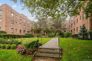 15 Canterbury Rd, Great Neck, NY 11021 - Photo 1