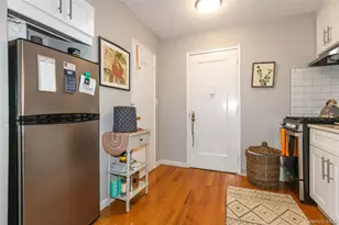 15 Canterbury Rd, Great Neck, NY 11021 - Photo 5