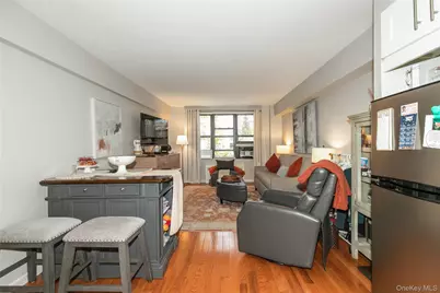 15 Canterbury Road #D6, Great Neck, NY 11021 - Photo 7