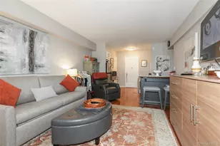 15 Canterbury Rd, Great Neck, NY 11021 - Photo 9