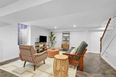 1096 Hunter Avenue, Pelham, NY 10803 - Photo 23