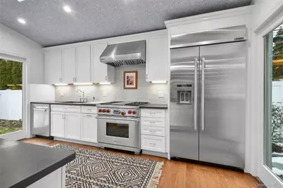 1096 Hunter Avenue, Pelham, NY 10803 - Photo 13