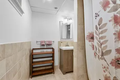 1096 Hunter Avenue, Pelham, NY 10803 - Photo 25