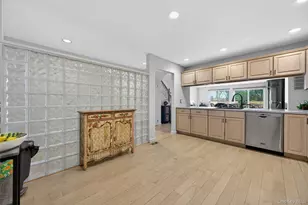 13 Parkridge Ct, Huntington, NY 11743 - Photo 11