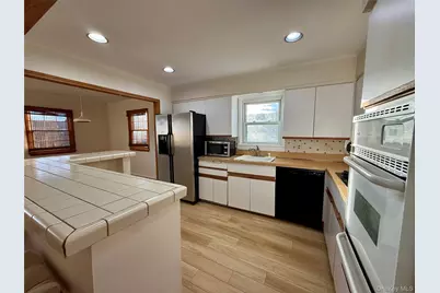 575 E Fulton Street #Upper, Long Beach, NY 11561 - Photo 5