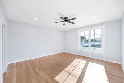 123 Cayuga Avenue, Deer Park, NY 11729 - Photo 7