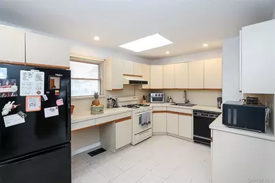 49 East Avenue, Glen Cove, NY 11542 - Photo 7