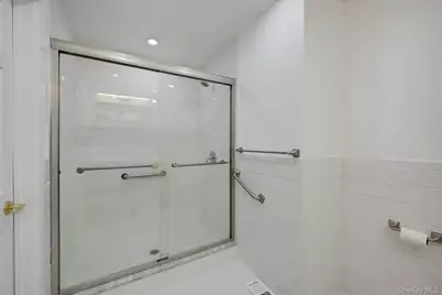 1 Echo Bay Place, New Rochelle, NY 10805 - Photo 31