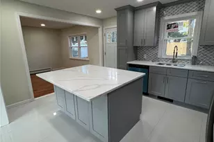 381 Grace St, Holbrook, NY 11741 - Photo 3