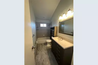 305 Deauville Parkway, Lindenhurst, NY 11757 - Photo 7