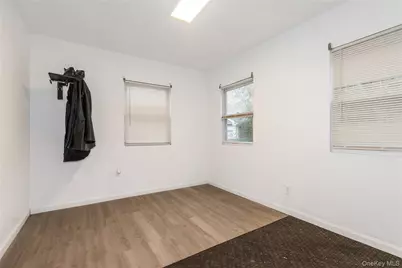 15 Clyde Avenue, Hempstead, NY 11550 - Photo 19