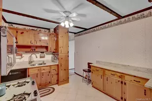 35 19th Ave, Bay Shore, NY 11706 - Photo 19