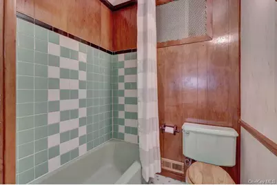 35 19th Avenue, Bay Shore, NY 11706 - Photo 7