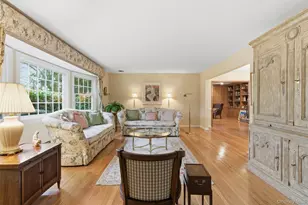 33 Marie Dr, Huntington, NY 11743 - Photo 5