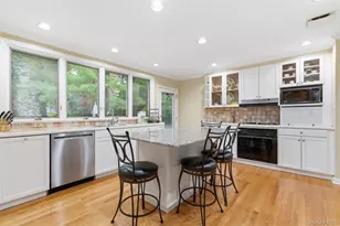 33 Marie Dr, Huntington, NY 11743 - Photo 15