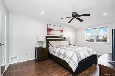 68 Gina Court, New York, NY 10314 - Photo 23