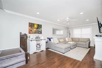 68 Gina Court, New York, NY 10314 - Photo 15