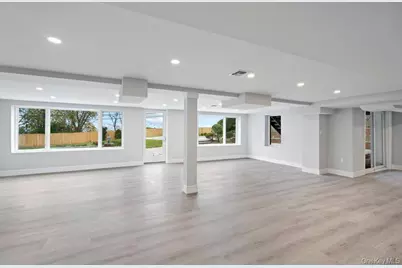 52 Woodland Road, Roslyn, NY 11576 - Photo 9