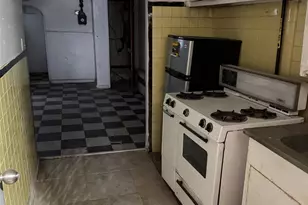 1183 Grenada Pl, Bronx, NY 10466 - Photo 5