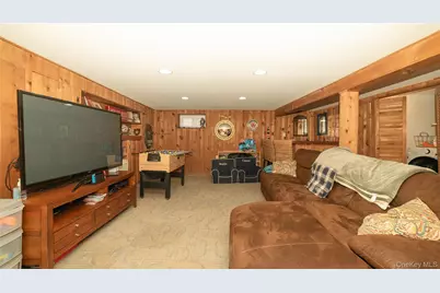 105 7th Street, Hicksville, NY 11801 - Photo 17