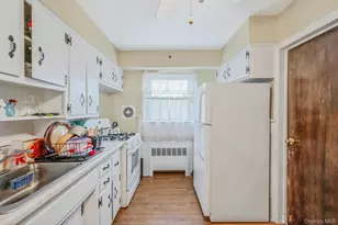 34 Meyer Ave, Valley Stream, NY 11580 - Photo 19