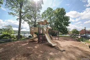 422 Panorama Dr, Mohegan Lake, NY 10547 - Photo 21