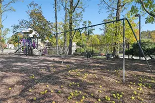 422 Panorama Dr, Mohegan Lake, NY 10547 - Photo 11