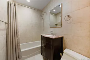 90 S Park Ave, Rockville Centre, NY 11570 - Photo 15