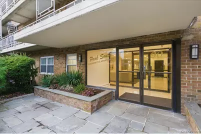 90 S Park Avenue #B2, Rockville Centre, NY 11570 - Photo 1