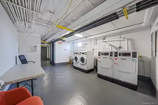 8 Terrace Cir, Great Neck, NY 11021 - Photo 13