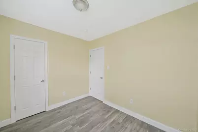 110 2nd Avenue, Bay Shore, NY 11706 - Photo 15