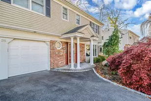 28 Cedarwood Ln, Commack, NY 11725 - Photo 5