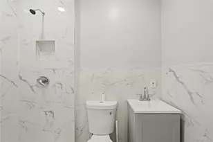 28 Cornwall Ln, Hempstead, NY 11550 - Photo 5