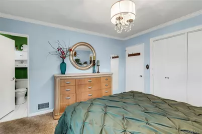 27 Abbey Lane, Plainview, NY 11803 - Photo 15