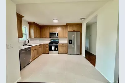 30 7th Street, Holbrook, NY 11741 - Photo 9