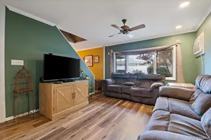 341 Red Maple Dr S, Wantagh, NY 11793 - Photo 9