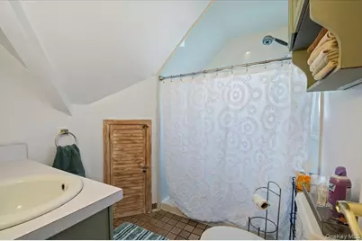 341 Red Maple Drive S, Wantagh, NY 11793 - Photo 15