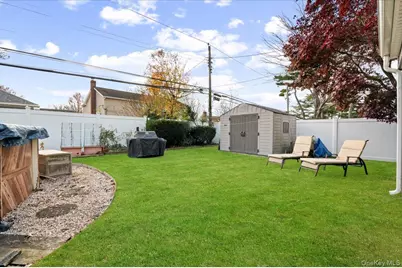 341 Red Maple Drive S, Wantagh, NY 11793 - Photo 23