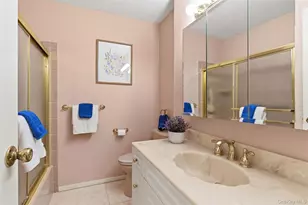 112 Cedar Shake Ct, Huntington Station, NY 11746 - Photo 19