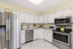 112 Cedar Shake Ct, Huntington Station, NY 11746 - Photo 9