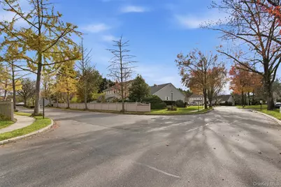 112 Cedar Shake Court, Huntington Station, NY 11746 - Photo 3