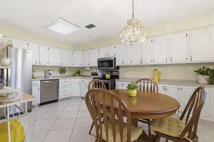 112 Cedar Shake Ct, Huntington Station, NY 11746 - Photo 7