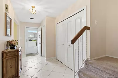 112 Cedar Shake Court, Huntington Station, NY 11746 - Photo 5