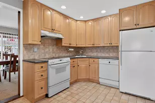 58 Virginia Ave, Plainview, NY 11803 - Photo 9