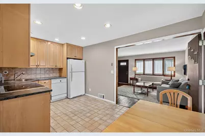 58 Virginia Avenue, Plainview, NY 11803 - Photo 11