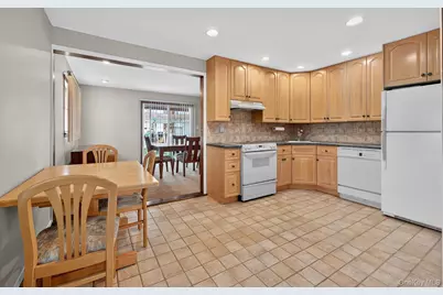 58 Virginia Avenue, Plainview, NY 11803 - Photo 7