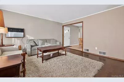 58 Virginia Avenue, Plainview, NY 11803 - Photo 5