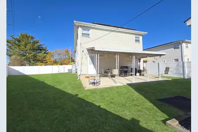 430 Heathcote Road, Lindenhurst, NY 11757 - Photo 21